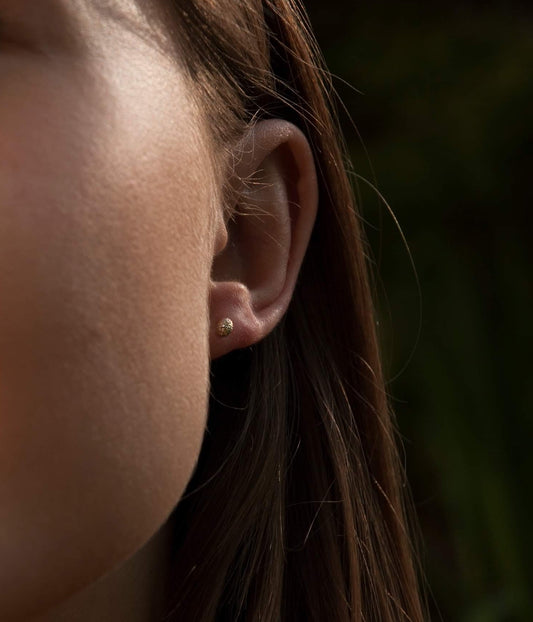 Fairmined gold earrings / SUNNY DOTS