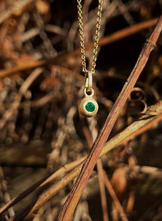 Fairmined gold pendant / COSMIC BERRIES