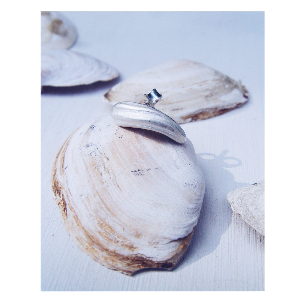 silver SINGLE earring / SHELL