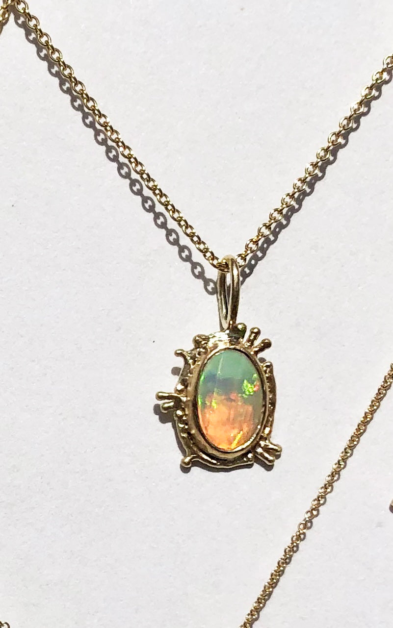 Fairmined gold pendant with opal / SOLAR SPARKLE