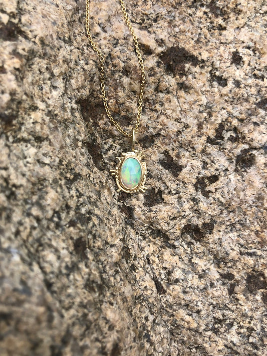 Fairmined gold pendant with opal / SOLAR SPARKLE