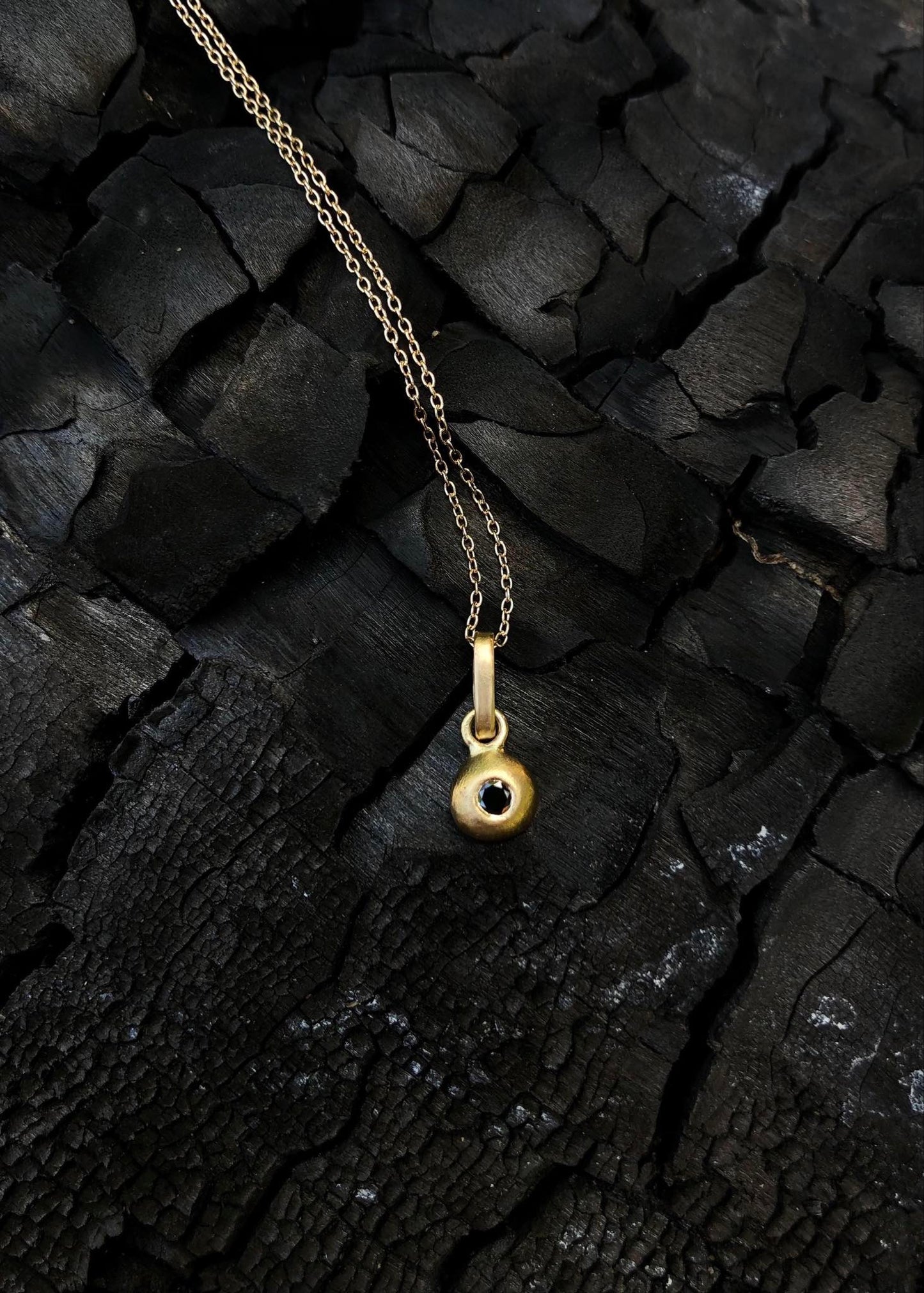 Fairmined gold pendant / COSMIC BERRIES