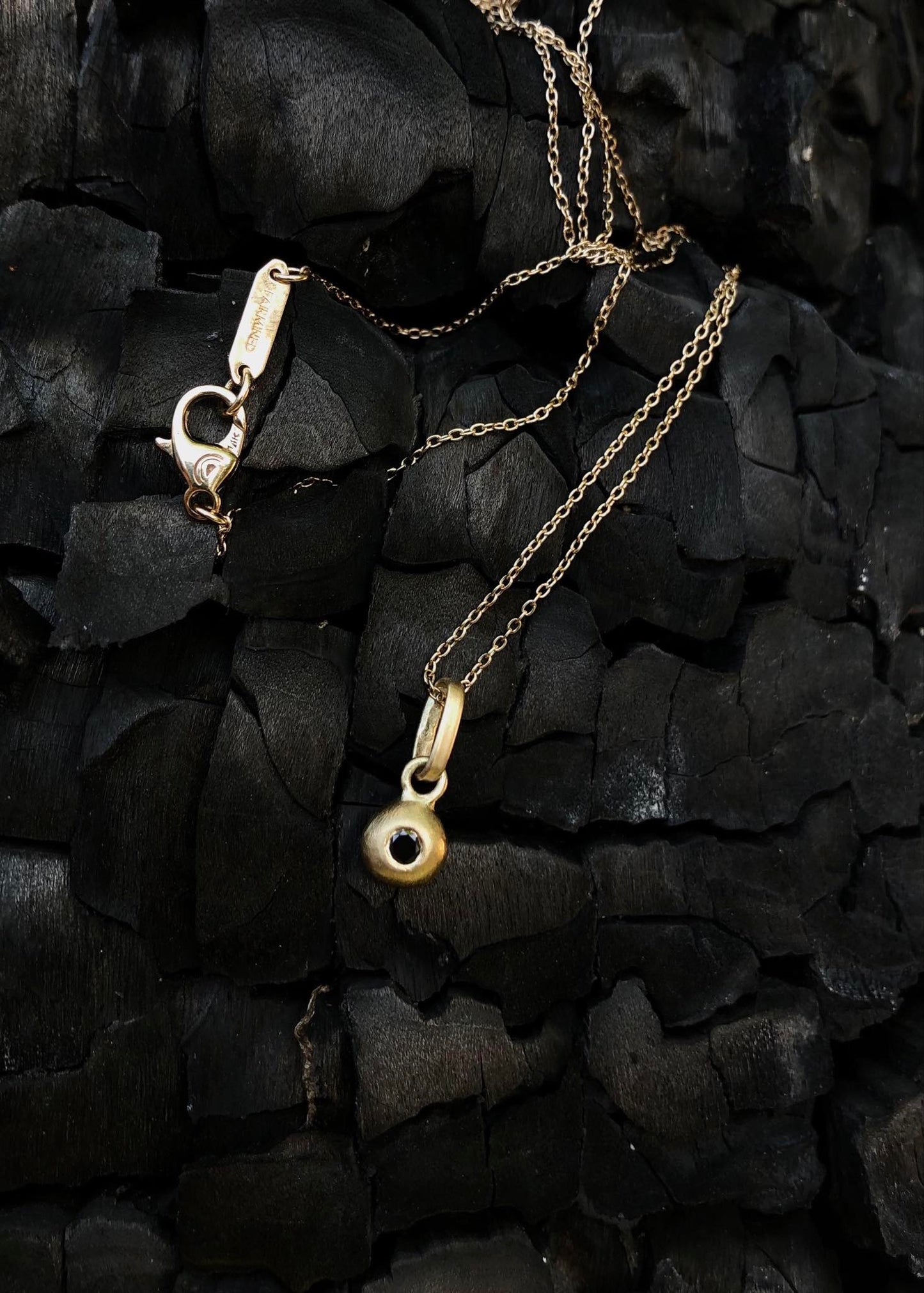 Fairmined gold pendant / COSMIC BERRIES