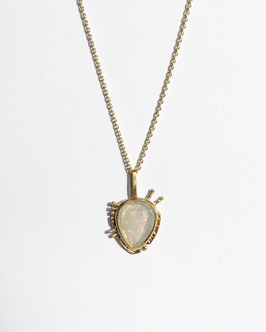 Fairmined gold pendant with opal / GLORIA
