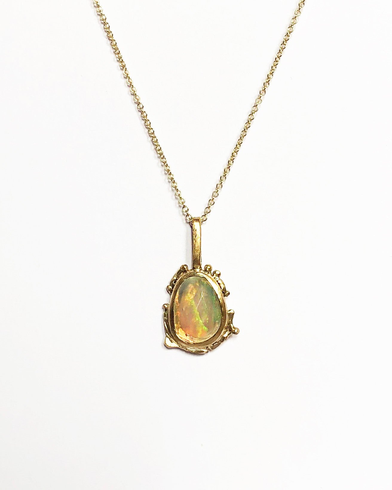 Fairmined gold pendant with opal / CLOUDY