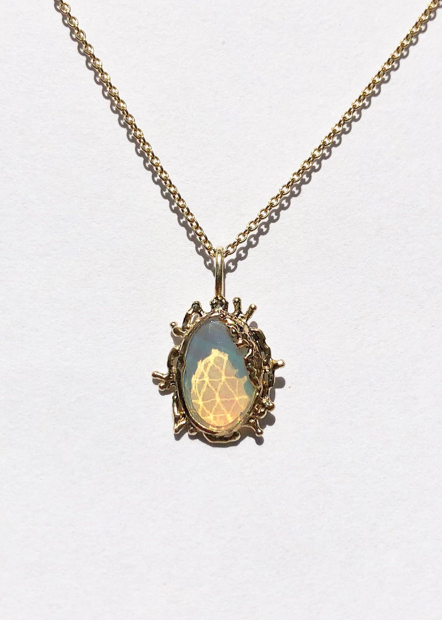 Fairmined gold pendant with opal / SUNBEAM