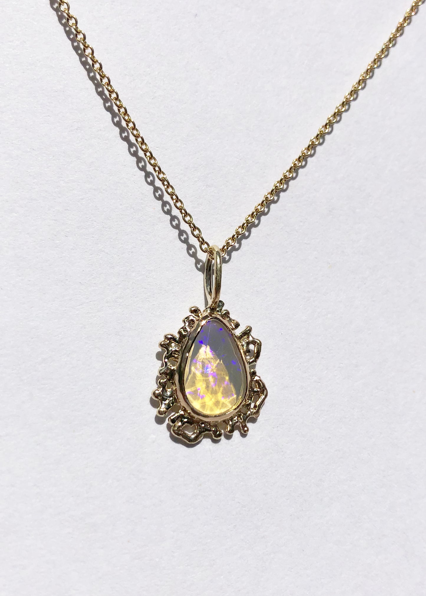Fairmined gold pendant with opal / ULTRA VIOLET